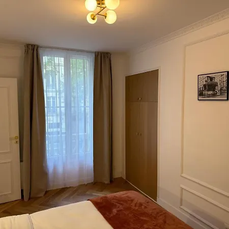 Elegant 17 Apartment